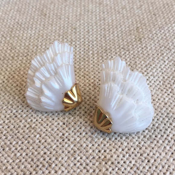 Vintage Jewelry - Vintage Pearly Acrylic Wing Ruffle Earrings